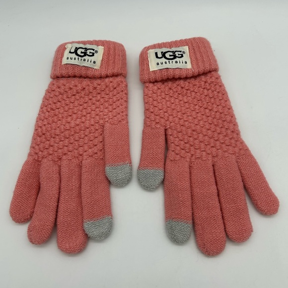 UGG Australia Pink Knit Hat Scarf & Gloves Set Pom Pom NWT Winter Touchscreen - Picture 6 of 9